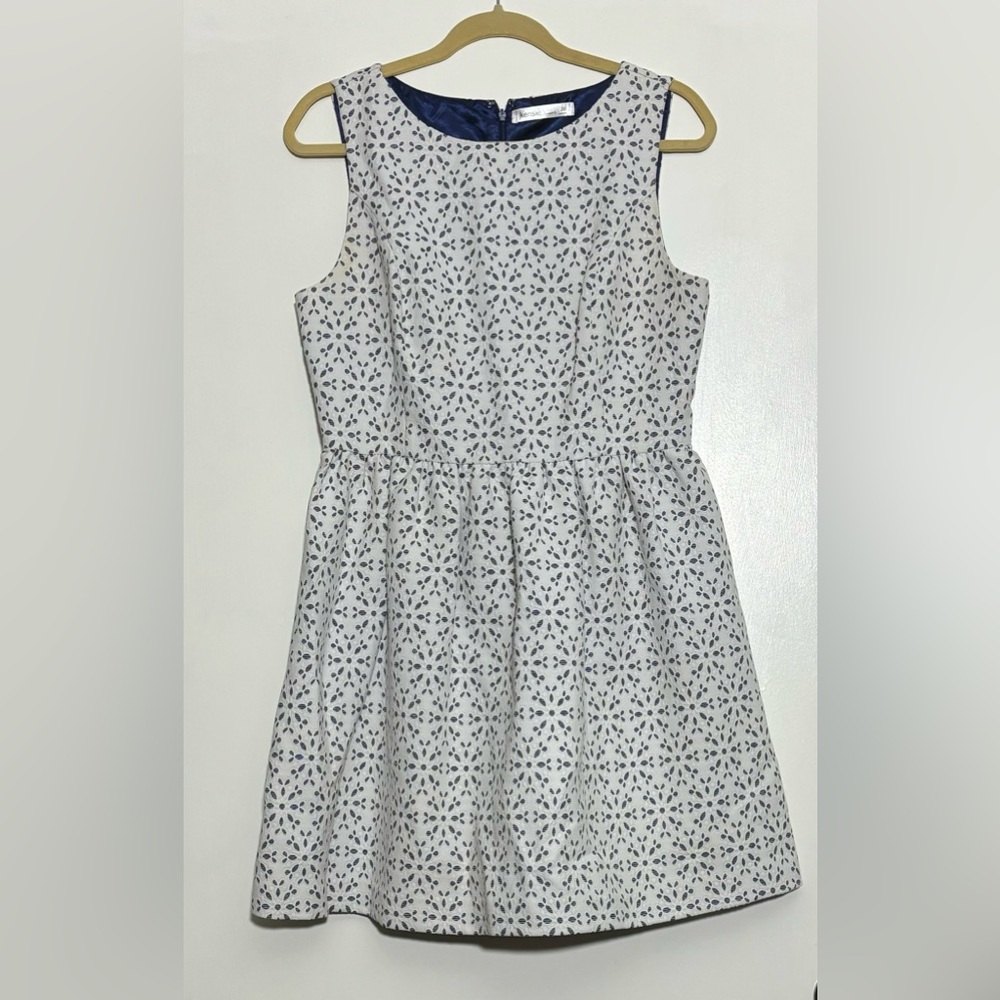 Kensie Dolman Floral Lace Dress